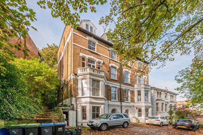 2 Bedroom Flat For Sale In Cintra Park, Crystal Palace, London, SE19