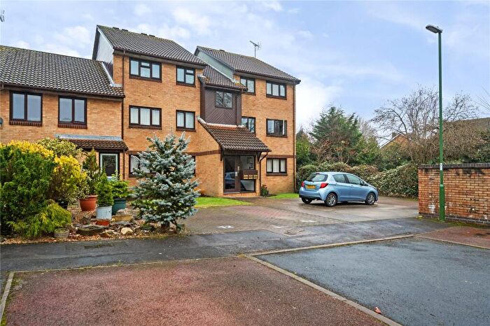 2 Bedroom Flat To Rent In Manor Fields, Horsham, RH13