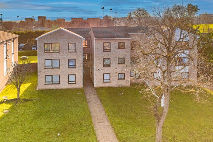 2 Bedroom Flat For Sale In Diana Court, Avenue Road, Erith, Kent, DA8