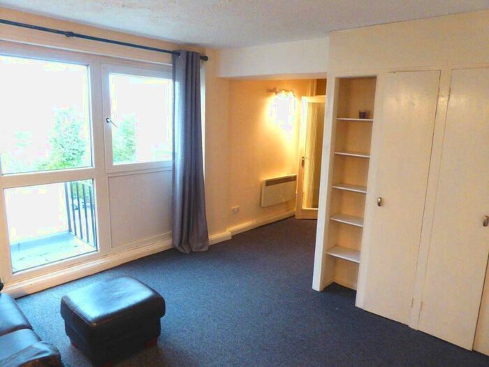 Flat To Rent In Crescent Court, Crescent Road, RG1