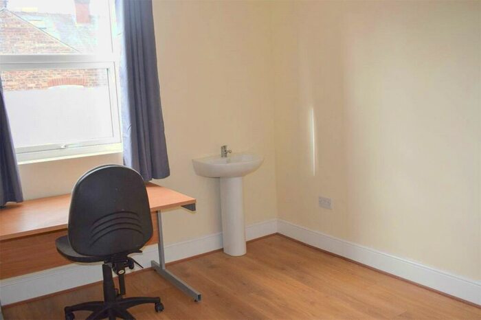 6 Bedroom Terraced House To Rent In Granville Road, Fallowfield, M14