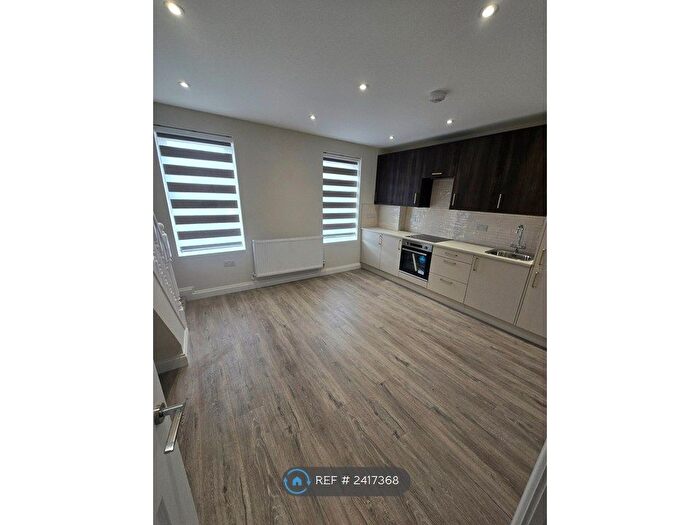 3 Bedroom Maisonette To Rent In Brighton Road, Croydon, CR2