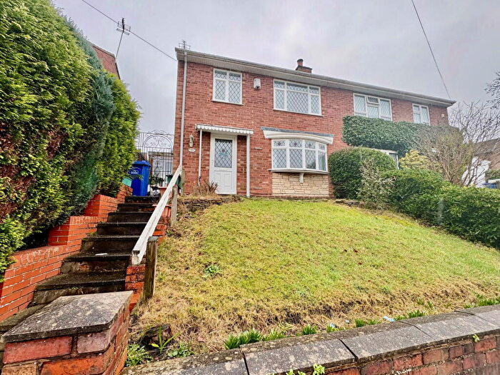 3 Bedroom Semi Detached House To Rent In Brookside, Dudley, DY3