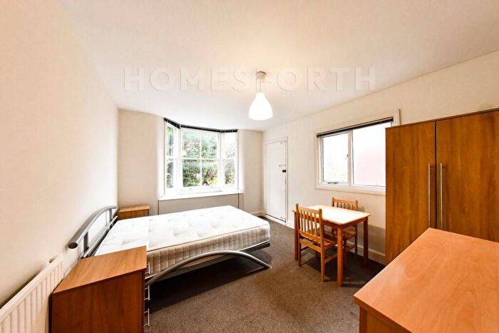 Studio To Rent In Stanley Gardens, Willesden Green, NW2