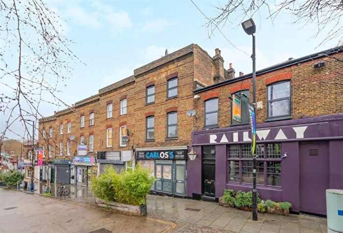 4 Bedroom Flat To Rent In Station Rise, West Norwood, SE27