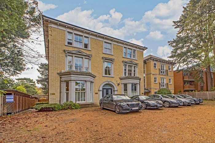 2 Bedroom Flat To Rent In Cambridge Park, Twickenham, TW1