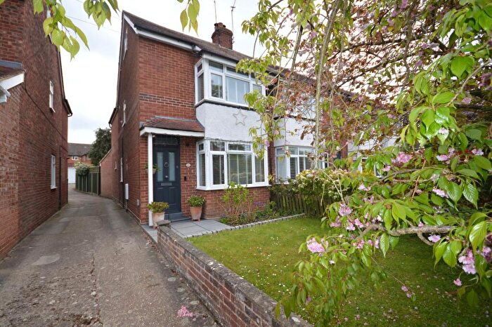 3 Bedroom Semi-Detached House For Sale In Aylesbury Road, Thame, OX9