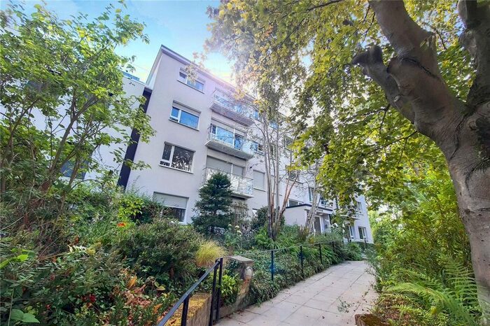 2 Bedroom Flat To Rent In Crescent Road, London, N8