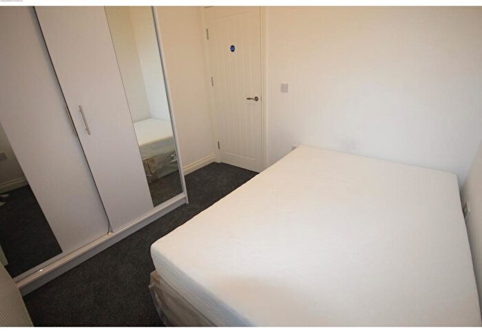 2 Bedroom Flat To Rent In Bedford Hill, London, SW12