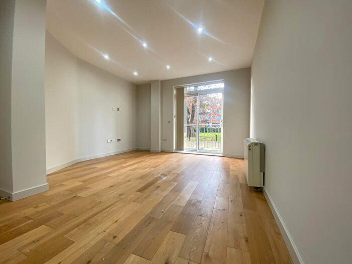 2 Bedroom Flat To Rent In Catalpa Court, Hither Green, SE13