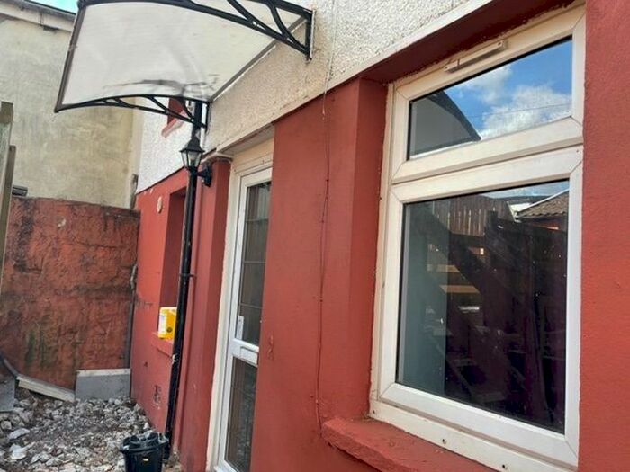 2 Bedroom Cottage To Rent In Oxford Street, Mountain Ash, CF45