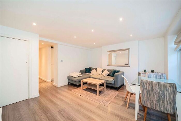 2 Bedroom Flat To Rent In Brompton Square, Chelsea, SW3