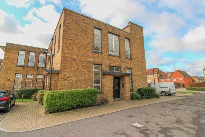 1 Bedroom Flat To Rent In Pollards Close, Rochford, SS4
