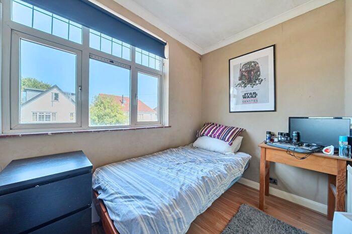 3 Bedroom Semi-detached House For Sale In Victoria Road, Knaphill, Woking, GU21