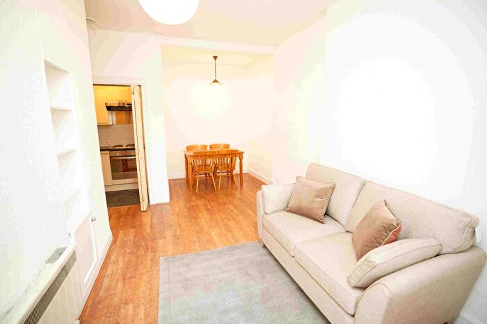 1 Bedroom Flat To Rent In Watson Crescent, Fountainbridge, Edinburgh, EH11