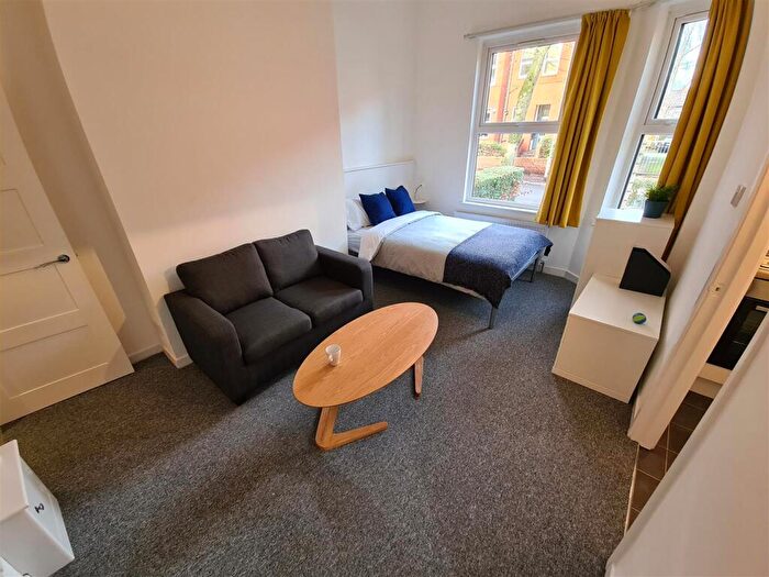 Studio To Rent In Chatham Grove, Manchester, M20