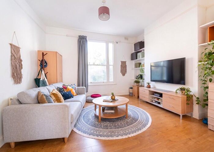 3 Bedroom Flat For Sale In Junction Road, Archway, N19