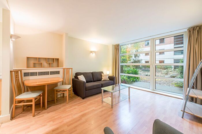 1 Bedroom Flat To Rent In Buckingham Palace Road, London, SW1W