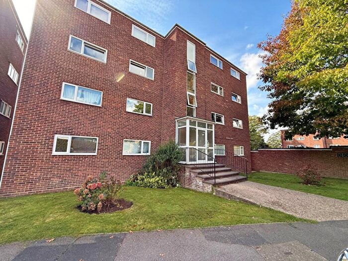3 Bedroom Flat For Sale In Copper Beech Drive, Farlington, Portsmouth, PO6