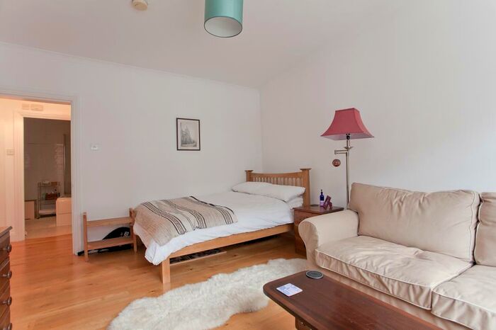 Studio To Rent In Cloudesley Place, London, N1