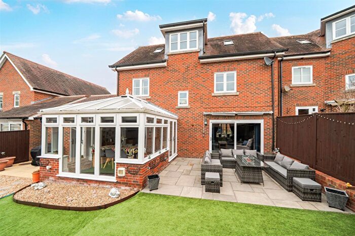 5 Bedroom Town House For Sale In Orchid Close, Knowle, Fareham, PO17