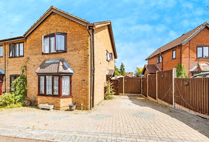 3 Bedroom End Of Terrace House For Sale In Hamilton Road, Watford, WD19