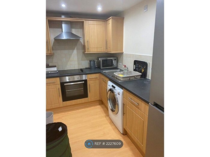 2 Bedroom Flat To Rent In Concord Street, Leeds, LS2