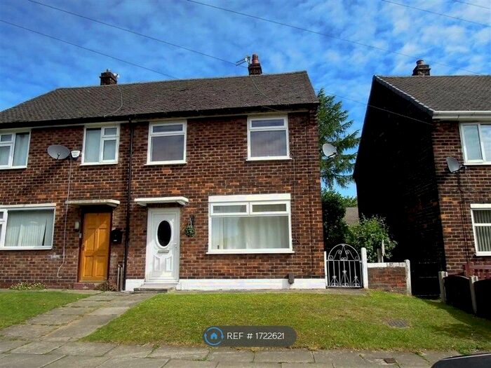 2 Bedroom Semi-Detached House To Rent In Rufford Drive, Whitefield, Manchester, M45