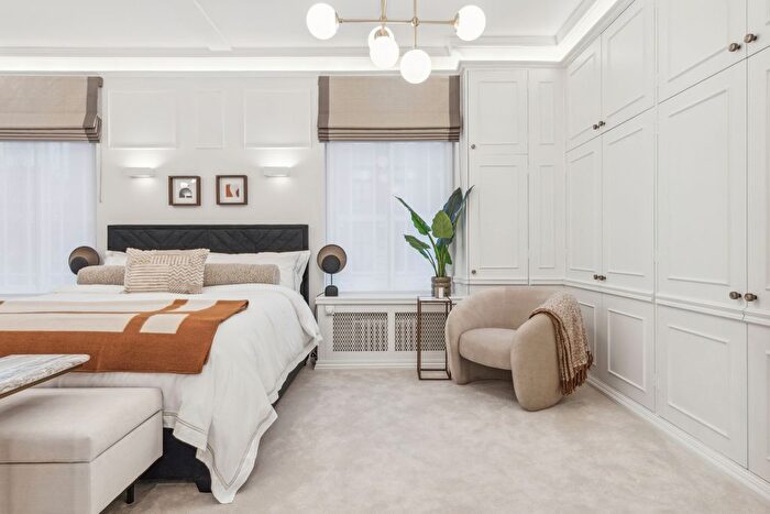 5 Bedroom Flat To Rent In Portland Place, Fitzrovia, W1B