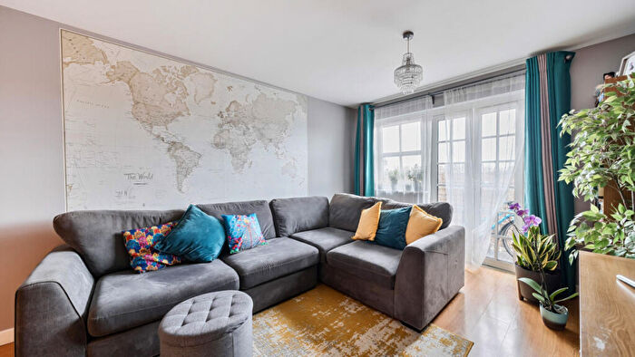 2 Bedroom Flat For Sale In Market Place, Romford, RM1