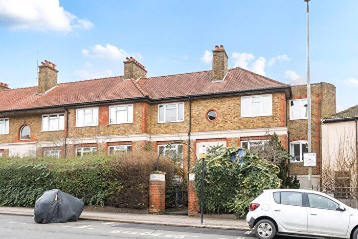 2 Bedroom Flat For Sale In Merton Road, Southfields, SW18