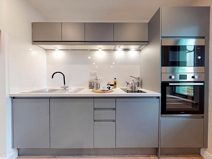 Apartment To Rent In Apt, Apollo Residence #, S1