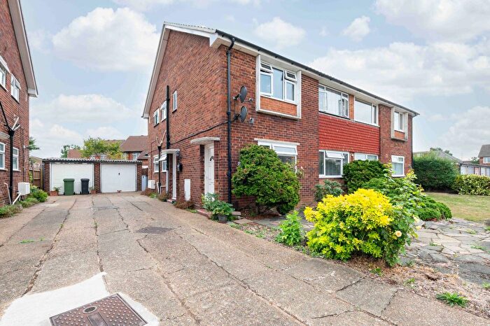 2 Bedroom Maisonette For Sale In Lavender Road, West Ewell, Epsom, KT19