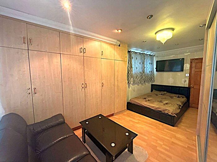 1 Bedroom Studio To Rent In Fern Lane, Hounslow, TW5