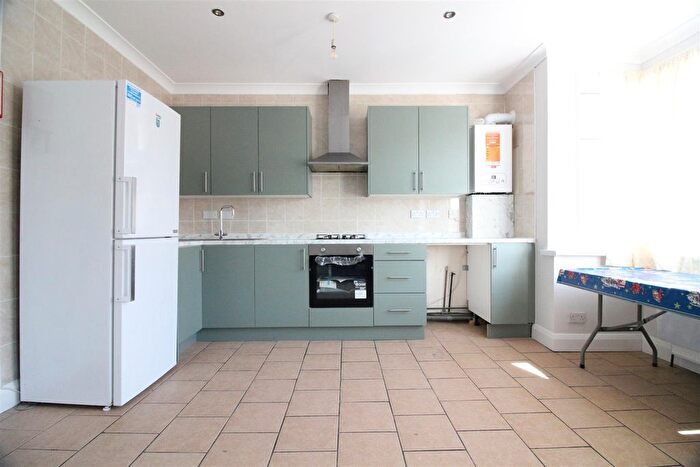 3 Bedroom Flat To Rent In Bulstrode Avenue, Hounslow, TW3