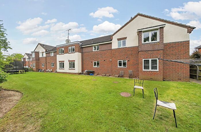 2 Bedroom Flat For Sale In Green Lane, Windsor, Berkshire, SL4