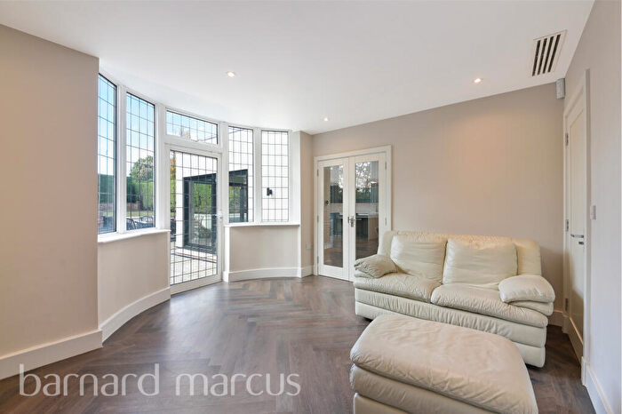 6 Bedroom House To Rent In Woodcote Road, Wallington, SM6