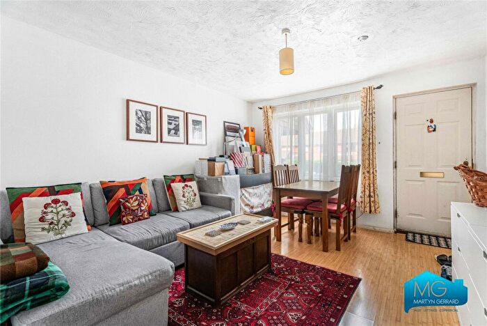 1 Bedroom Maisonette To Rent In Juliana Close, East Finchley, N2