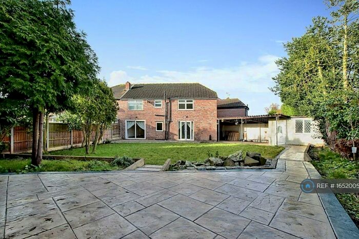 4 Bedroom Semi-Detached House To Rent In Selsey Drive, Manchester, M20