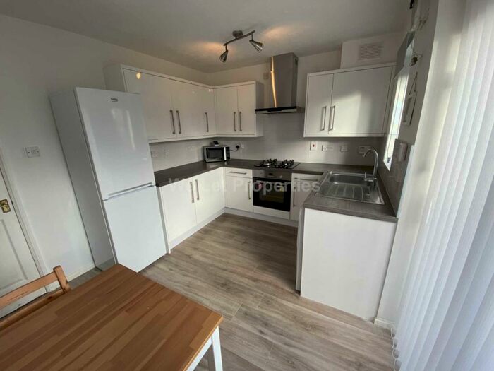 2 Bedroom House To Rent In Velour Close, Salford, M3