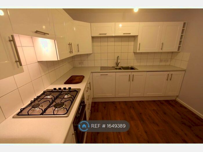 3 Bedroom Maisonette To Rent In Spring Gardens, London, N5