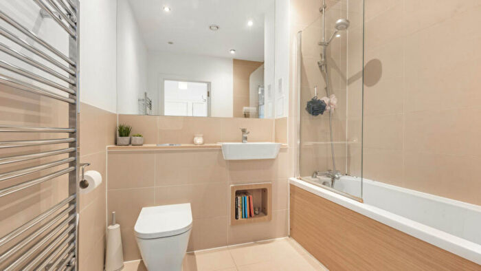 1 Bedroom Flat For Sale In Catkin House, Firwood Lane, Romford, RM3