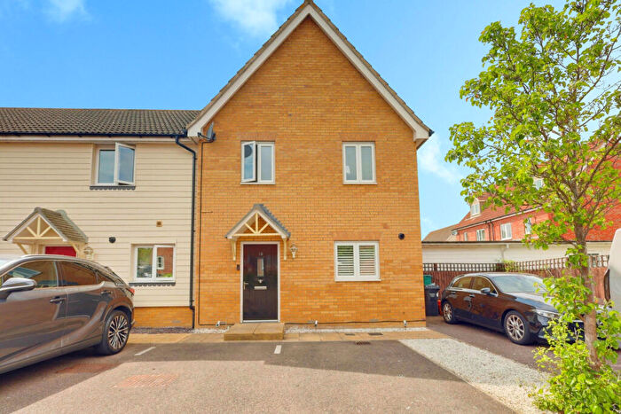 3 Bedroom End Of Terrace House For Sale In Elmbrook Close, Basildon, SS14
