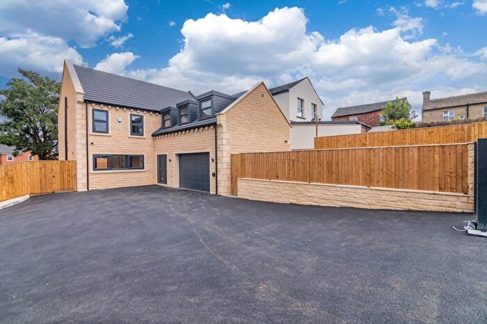 5 Bedroom Detached House For Sale In Kings Place, Drighlington, BD11