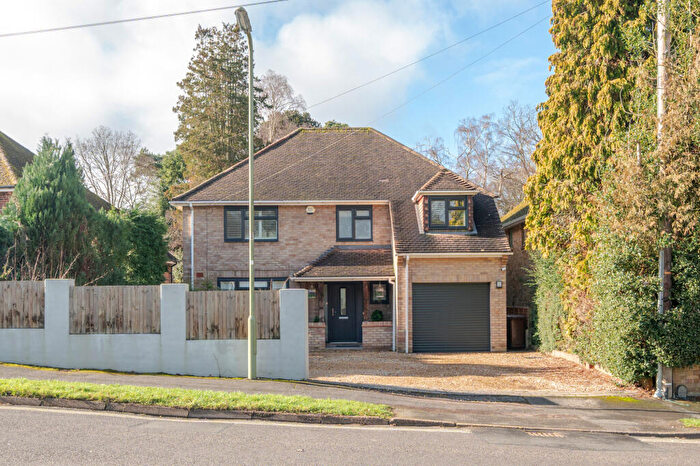4 Bedroom Detached House For Sale In Canterbury Road, Farnborough, GU14
