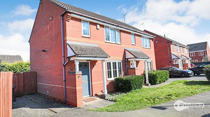 3 Bedroom Semi Detached House For Sale In Welbeck Avenue, Burbage, LE10