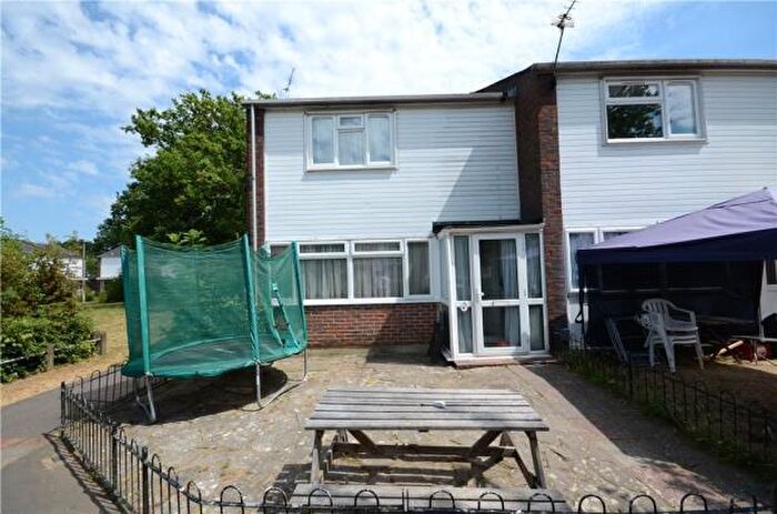 2 Bedroom End Of Terrace House To Rent In Carmarthen Close, Farnborough, Hampshire, GU14