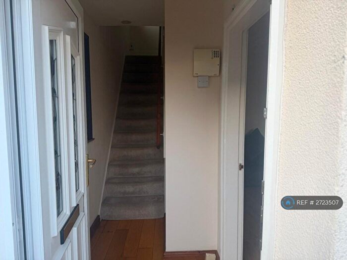 3 Bedroom End Of Terrace House To Rent In Grapes Close, Coventry, CV6