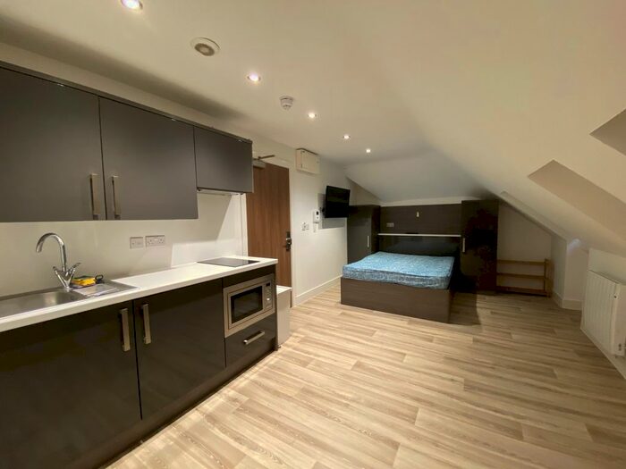 Studio To Rent In High Road, Southampton, SO16