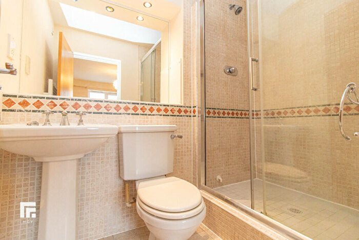 2 Bedroom Apartment To Rent In Adventurers Quay, Cardiff Bay, CF10